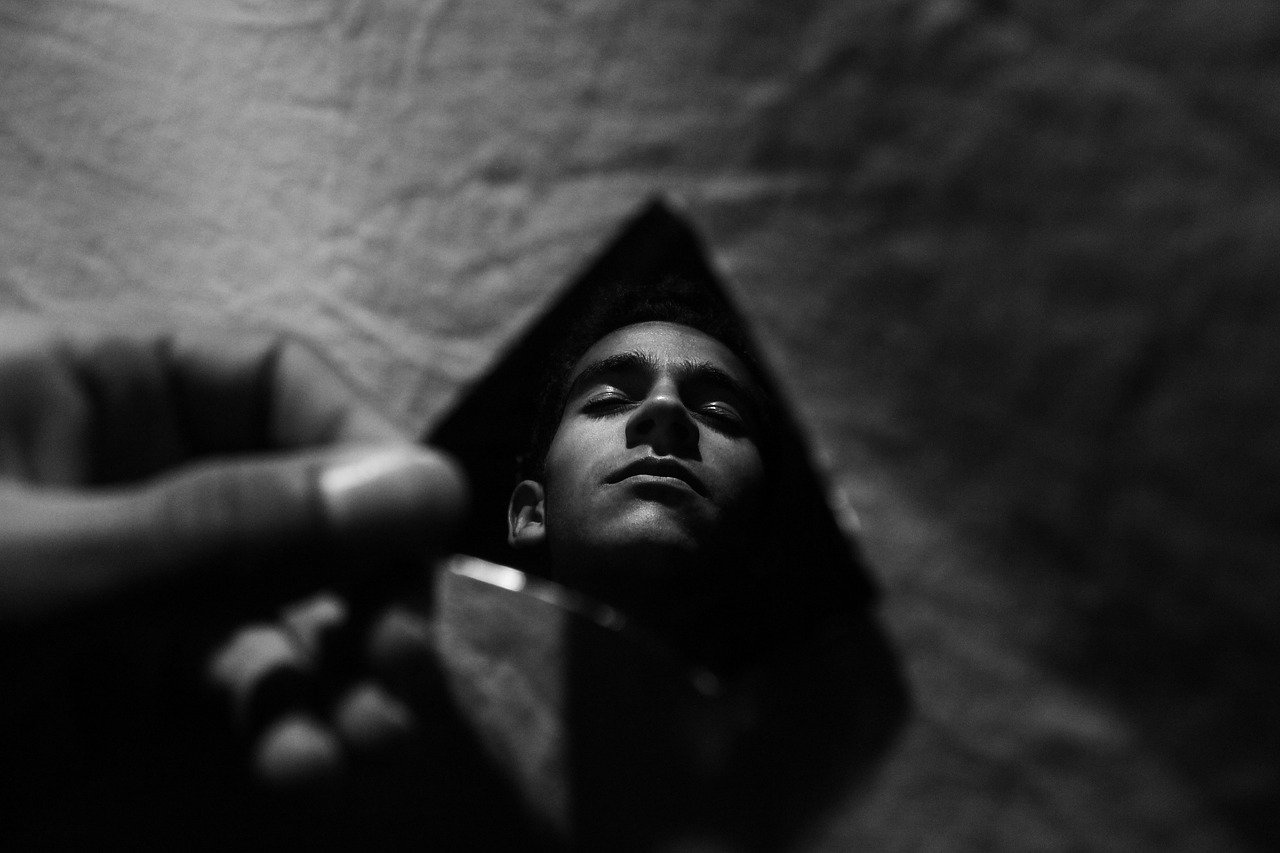 mirror-3864155_1280